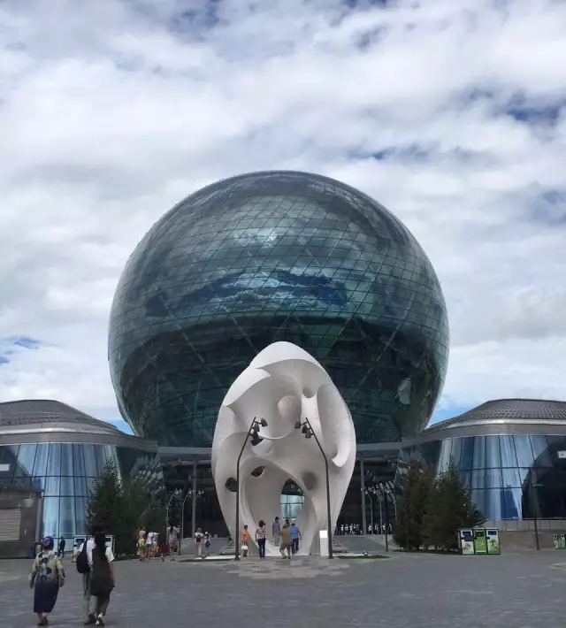 修建节能岑岭论坛活动现场