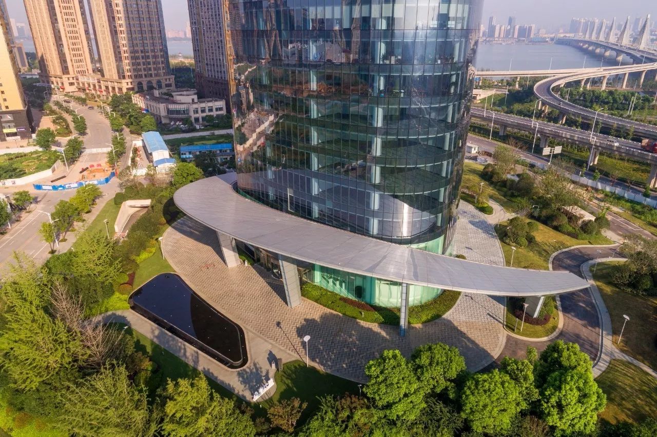 南昌新力中心塔楼直接落地，，，，，，无裙房