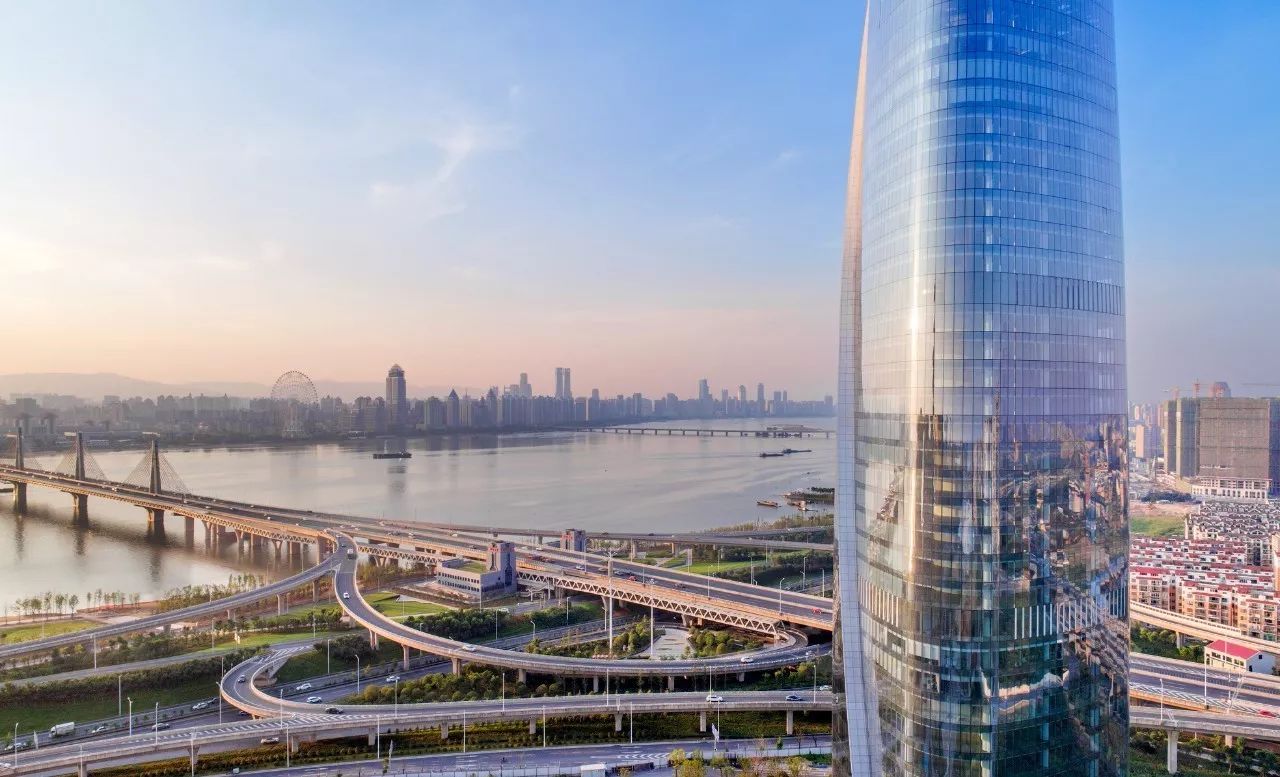 南昌新力中心，，，，，，以“镜鉴”之“隐”告竣文脉的绵延